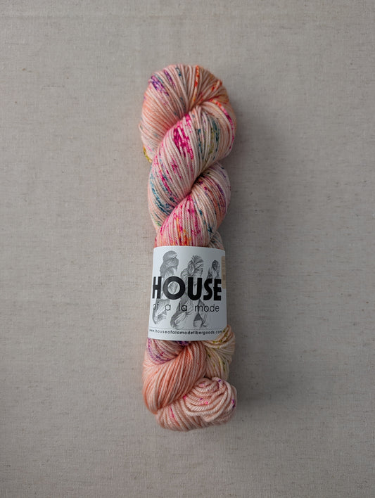 House DK - Glitter Peachie